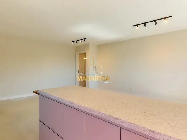 Apartamento 3 quartos e 2 banheiros, à venda, no bairro Rebouças em Curitiba
