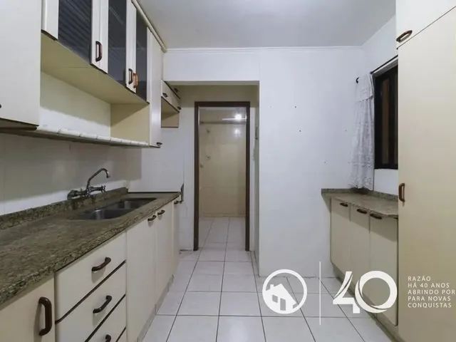 Apartamento 3 quartos e 2 banheiros, para alugar, no bairro Cristo Rei em Curitiba