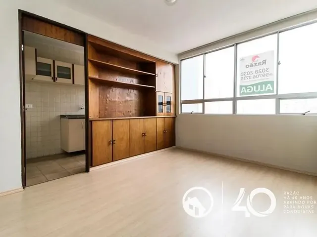 Apartamento 1 quarto e 1 banheiro, para alugar, no bairro Centro em Curitiba