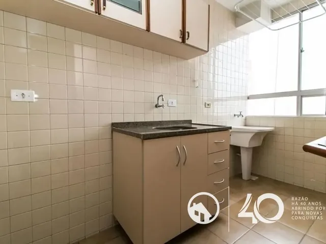 Apartamento 1 quarto e 1 banheiro, para alugar, no bairro Centro em Curitiba