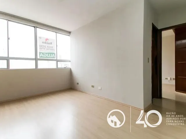 Apartamento 1 quarto e 1 banheiro, para alugar, no bairro Centro em Curitiba