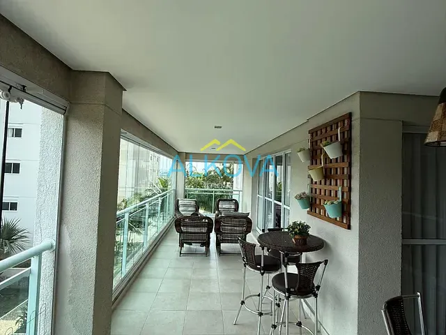 Apartamento com 190m² 4 quartos e 5 banheiros, à venda, no bairro Jardim das Colinas em São José dos Campos
