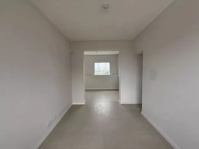 Apartamento 2 quartos e 1 banheiro, para alugar, no bairro São Braz em Curitiba