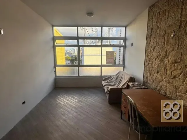 Apartamento 1 quarto e 1 banheiro, para alugar, no bairro Centro em Curitiba