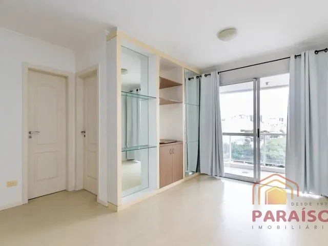 Apartamento 1 quarto e 1 banheiro, para alugar, no bairro Centro em Curitiba