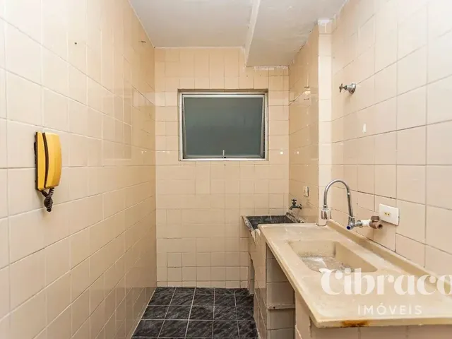 Apartamento 1 quarto e 1 banheiro, para alugar, no bairro Centro em Curitiba