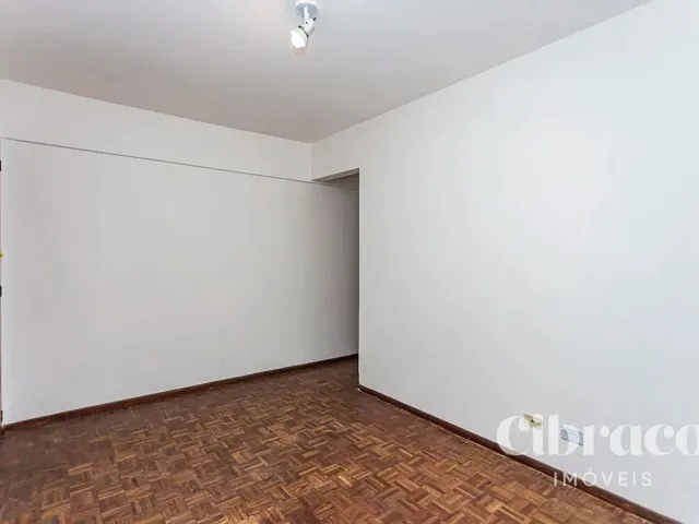Apartamento 1 quarto e 1 banheiro, para alugar, no bairro Centro em Curitiba