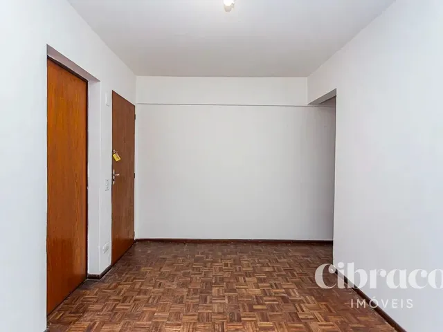 Apartamento 1 quarto e 1 banheiro, para alugar, no bairro Centro em Curitiba