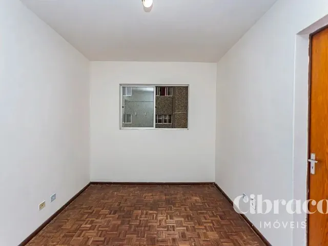 Apartamento 1 quarto e 1 banheiro, para alugar, no bairro Centro em Curitiba