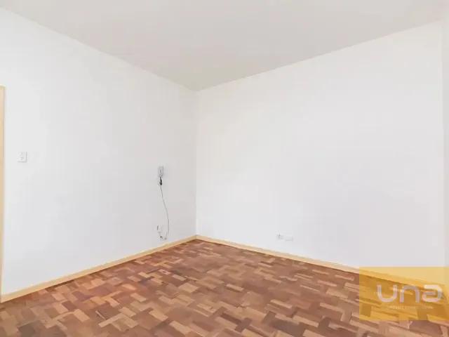 Apartamento 2 quartos e 1 banheiro, para alugar, no bairro Centro em Curitiba