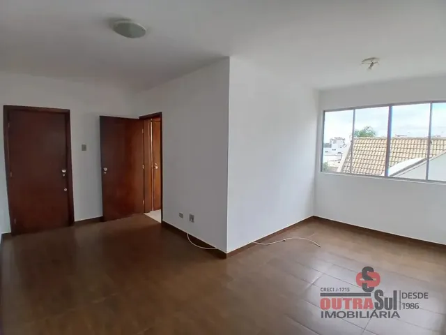 Apartamento 2 quartos e 1 banheiro, para alugar, no bairro Água Verde em Curitiba