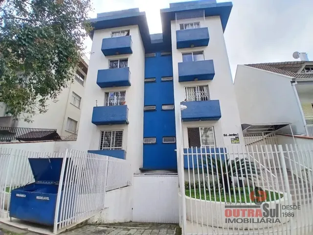 Apartamento 2 quartos e 1 banheiro, para alugar, no bairro Água Verde em Curitiba