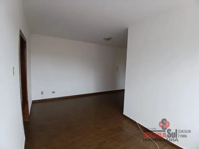 Apartamento 2 quartos e 1 banheiro, para alugar, no bairro Água Verde em Curitiba
