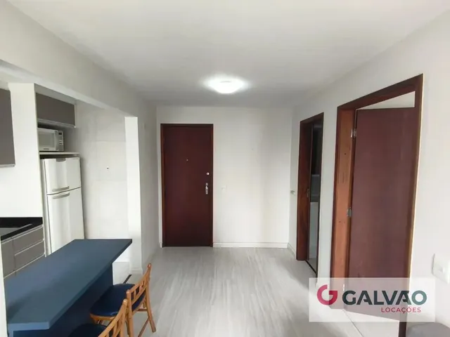 Apartamento 1 quarto e 1 banheiro, para alugar, no bairro Centro em Curitiba