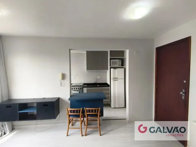 Apartamento 1 quarto e 1 banheiro, para alugar, no bairro Centro em Curitiba