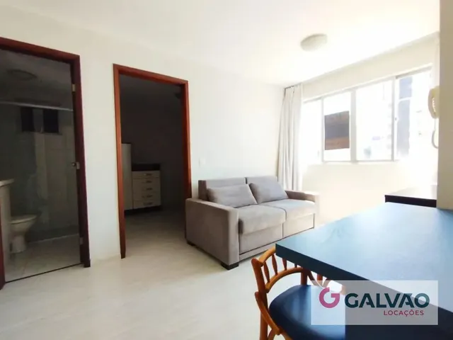 Apartamento 1 quarto e 1 banheiro, para alugar, no bairro Centro em Curitiba