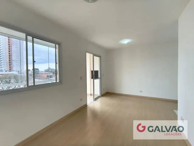 Apartamento 2 quartos e 1 banheiro, para alugar, no bairro Capão Raso em Curitiba