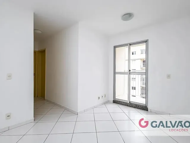 Apartamento 2 quartos e 1 banheiro, para alugar, no bairro Guaíra em Curitiba