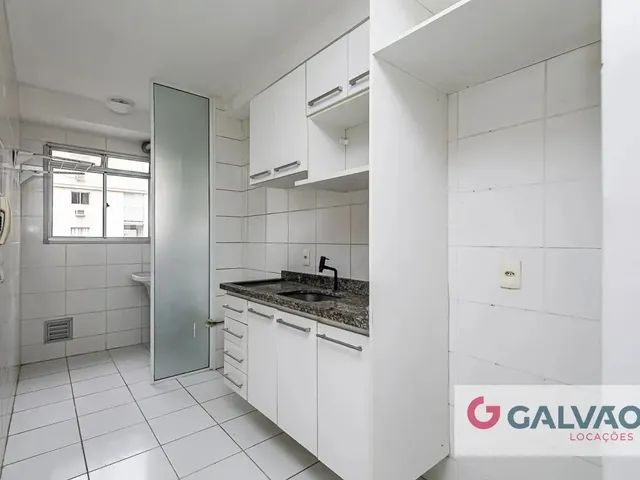 Apartamento 2 quartos e 1 banheiro, para alugar, no bairro Guaíra em Curitiba