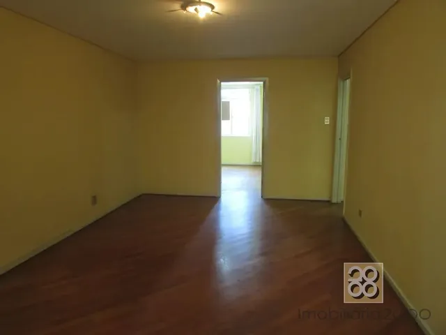 Apartamento 3 quartos e 1 banheiro, para alugar, no bairro Centro em Curitiba