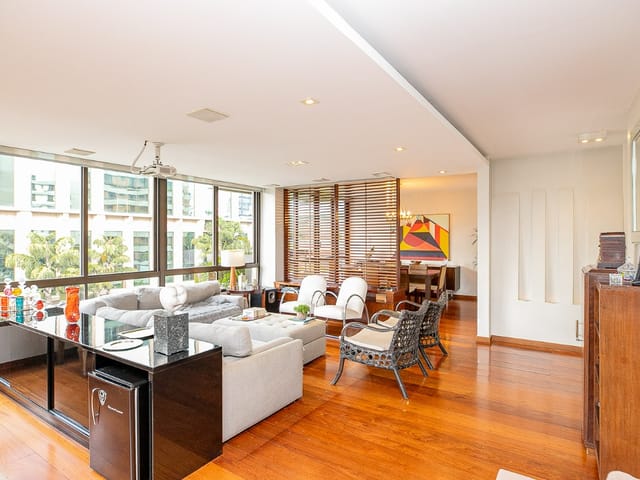 Apartamento com 225m² 3 quartos e 5 banheiros, à venda, no bairro Itaim Bibi em São Paulo