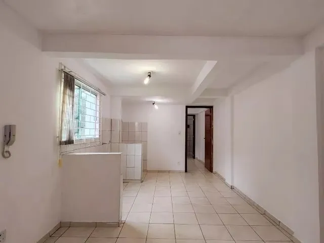 Apartamento 1 quarto e 1 banheiro, para alugar, no bairro Portão em Curitiba