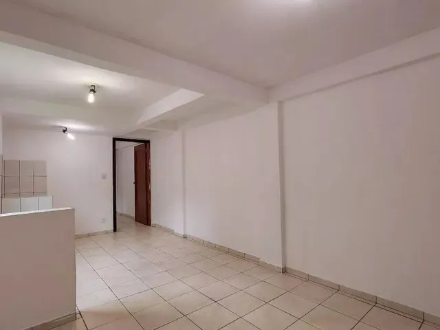 Apartamento 1 quarto e 1 banheiro, para alugar, no bairro Portão em Curitiba