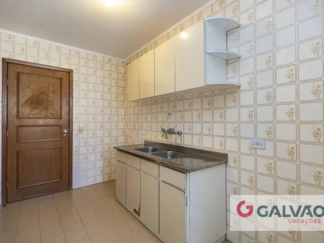 Apartamento 3 quartos e 2 banheiros, para alugar, no bairro São Francisco em Curitiba