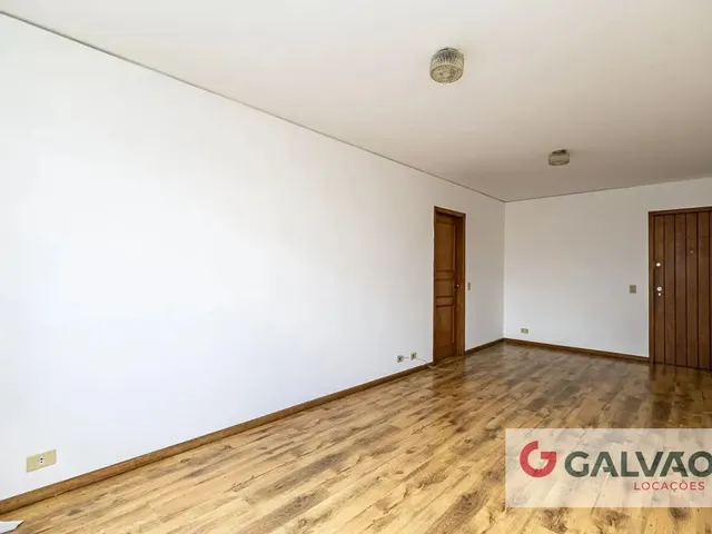 Apartamento 3 quartos e 2 banheiros, para alugar, no bairro São Francisco em Curitiba
