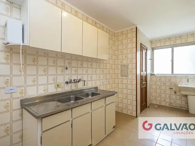 Apartamento 3 quartos e 2 banheiros, para alugar, no bairro São Francisco em Curitiba