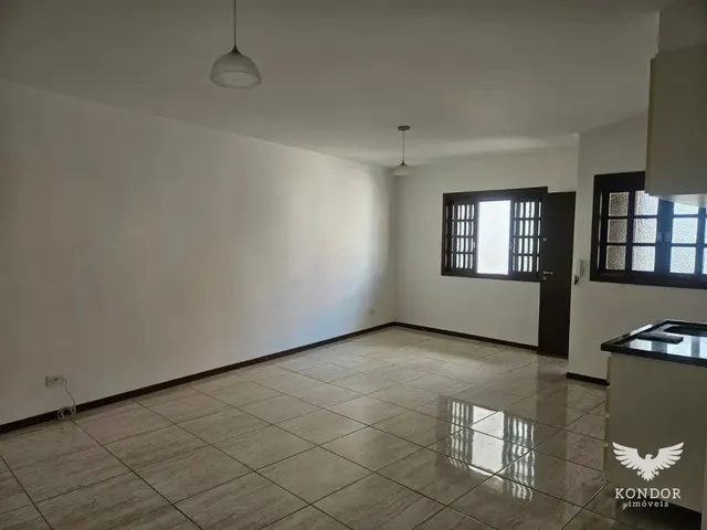Apartamento 2 quartos e 1 banheiro, para alugar, no bairro Santa Felicidade em Curitiba