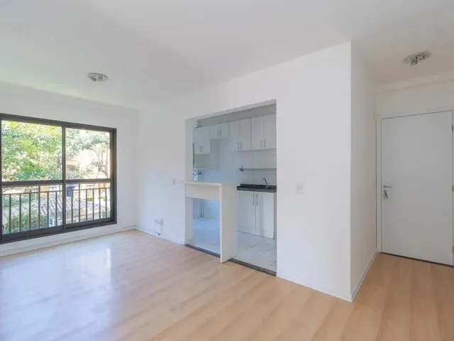 Apartamento 3 quartos e 1 banheiro, para alugar, no bairro Campo Comprido em Curitiba