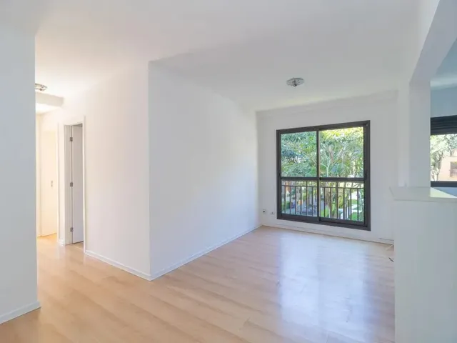Apartamento 3 quartos e 1 banheiro, para alugar, no bairro Campo Comprido em Curitiba
