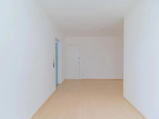 Apartamento 2 quartos e 1 banheiro, para alugar, no bairro Campo Comprido em Curitiba