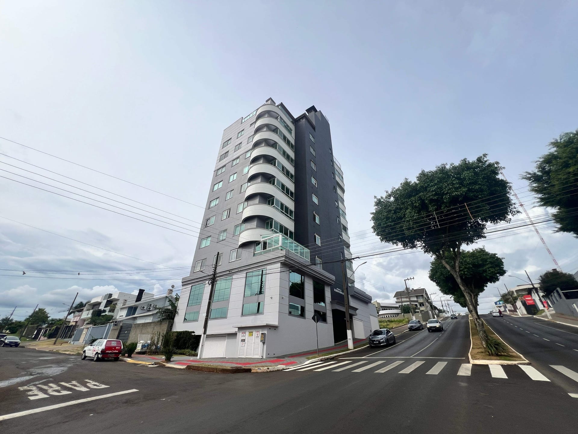 Apartamento à venda com 3 dormitórios, 1 banheiro, 2 vagas de garagens e 165m² de área privativa no bairro Presidente Médici