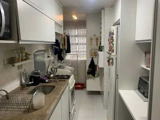 Apartamento 2 quartos e 1 banheiro, à venda, no bairro Campo Comprido em Curitiba