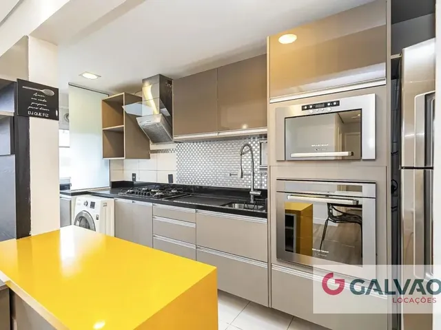 Apartamento 2 quartos e 1 banheiro, para alugar, no bairro Campo Comprido em Curitiba