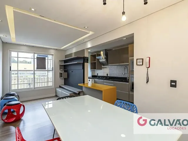 Apartamento 2 quartos e 1 banheiro, para alugar, no bairro Campo Comprido em Curitiba
