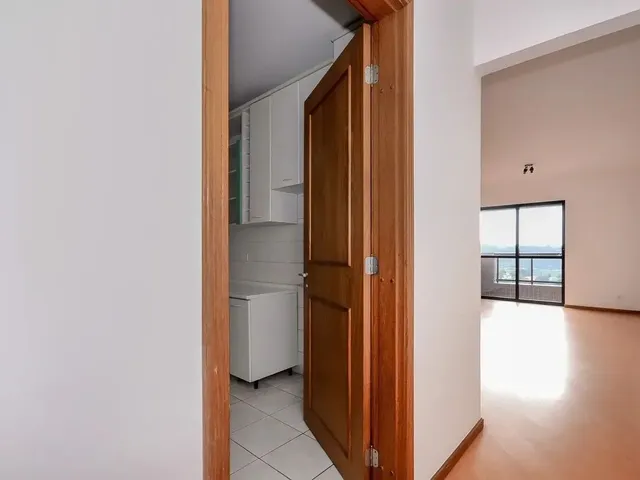 Apartamento 3 quartos e 2 banheiros, para alugar, no bairro Bigorrilho em Curitiba