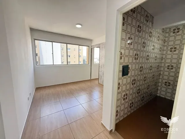 Apartamento 1 quarto e 1 banheiro, à venda, no bairro Centro em Curitiba