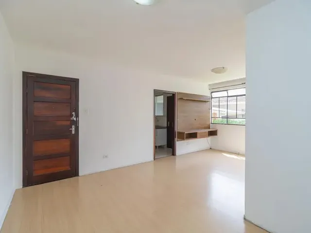 Apartamento 2 quartos e 1 banheiro, para alugar, no bairro Água Verde em Curitiba