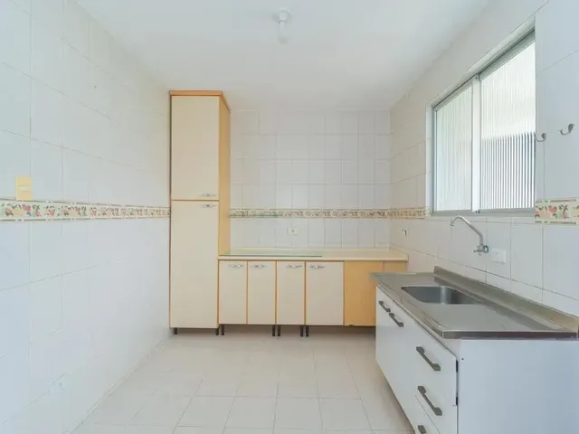 Apartamento 2 quartos e 1 banheiro, para alugar, no bairro Água Verde em Curitiba