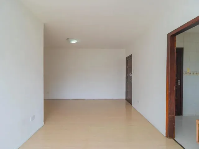 Apartamento 2 quartos e 1 banheiro, para alugar, no bairro Água Verde em Curitiba