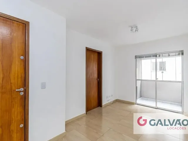 Apartamento 3 quartos e 1 banheiro, para alugar, no bairro Capão Raso em Curitiba