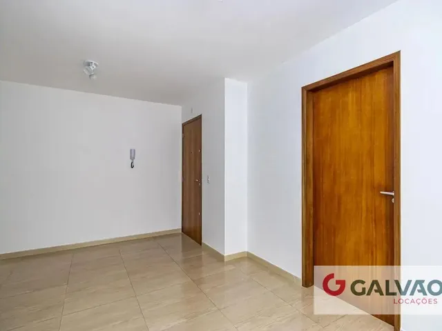 Apartamento 3 quartos e 1 banheiro, para alugar, no bairro Capão Raso em Curitiba
