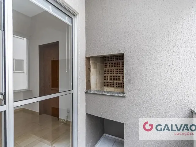Apartamento 3 quartos e 1 banheiro, para alugar, no bairro Capão Raso em Curitiba