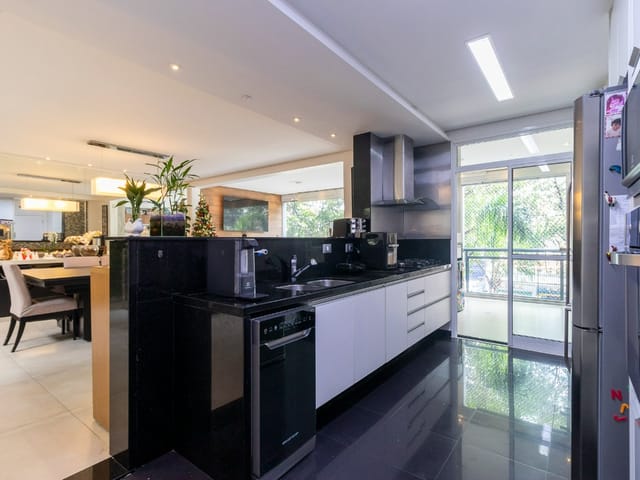 Apartamento com 275m² 4 quartos e 5 banheiros, à venda, no bairro Bosque da Saúde em São Paulo