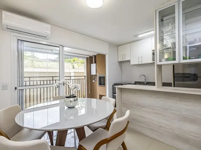 Apartamento 2 quartos e 1 banheiro, à venda, no bairro Santo Inácio em Curitiba