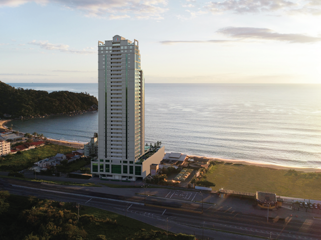 Apartamento com 154m² 4 quartos e 5 banheiros, à venda, no bairro Ilhota em Itapema