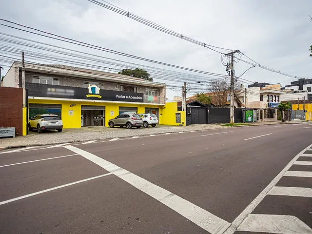 Apartamento 4 quartos e 2 banheiros, para alugar, no bairro Cabral em Curitiba